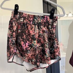 Track that 5” Stencil Blossom Red Multi